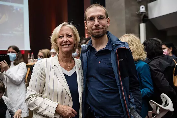 Sophie Cluzel et Julien au lancement de la campagne © Ministères sociaux DICOM Tristan Reynaud Sipa